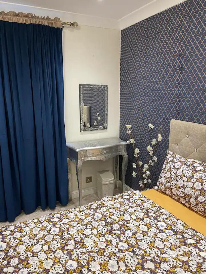 Beautiful Place To Live Near Heathrow Windsor Legoland & Free Parking Onsite Burnham  Dış mekan fotoğraf