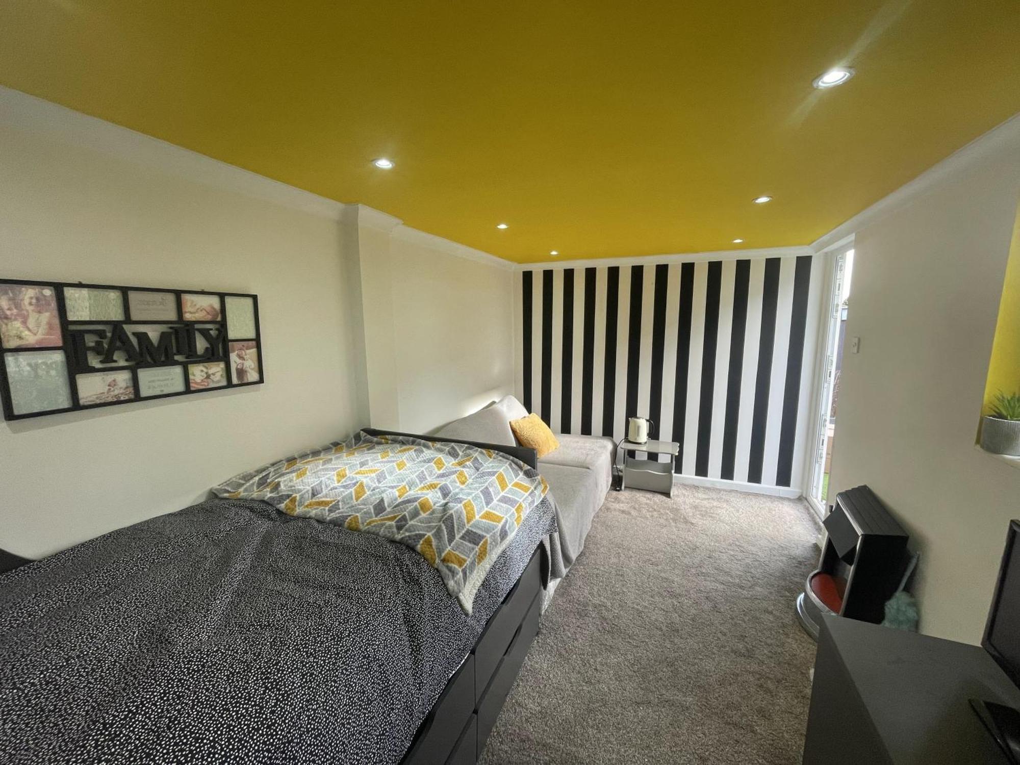 Beautiful Place To Live Near Heathrow Windsor Legoland & Free Parking Onsite Burnham  Dış mekan fotoğraf