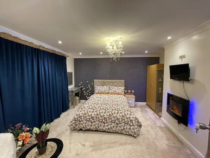 Beautiful Place To Live Near Heathrow Windsor Legoland & Free Parking Onsite Burnham  Dış mekan fotoğraf