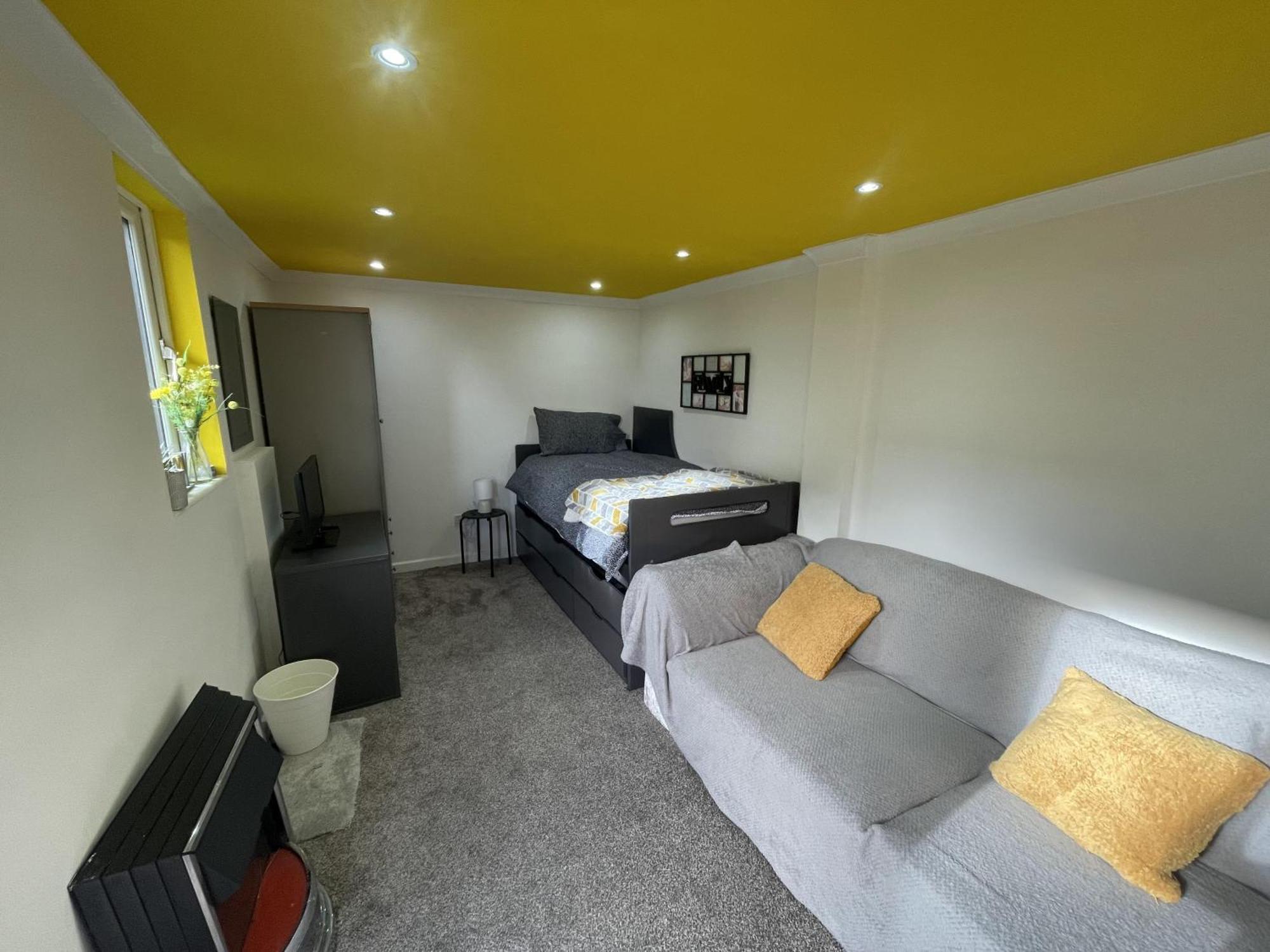 Beautiful Place To Live Near Heathrow Windsor Legoland & Free Parking Onsite Burnham  Dış mekan fotoğraf