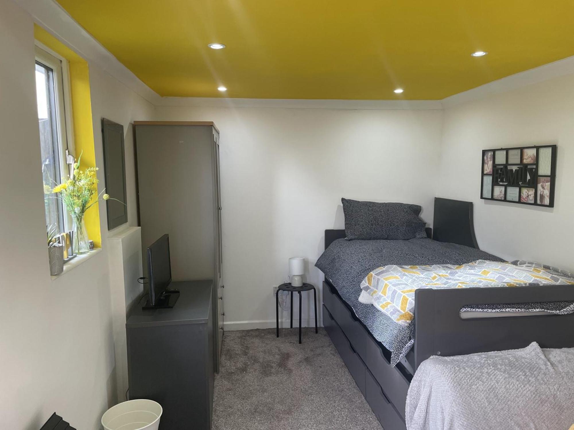 Beautiful Place To Live Near Heathrow Windsor Legoland & Free Parking Onsite Burnham  Dış mekan fotoğraf