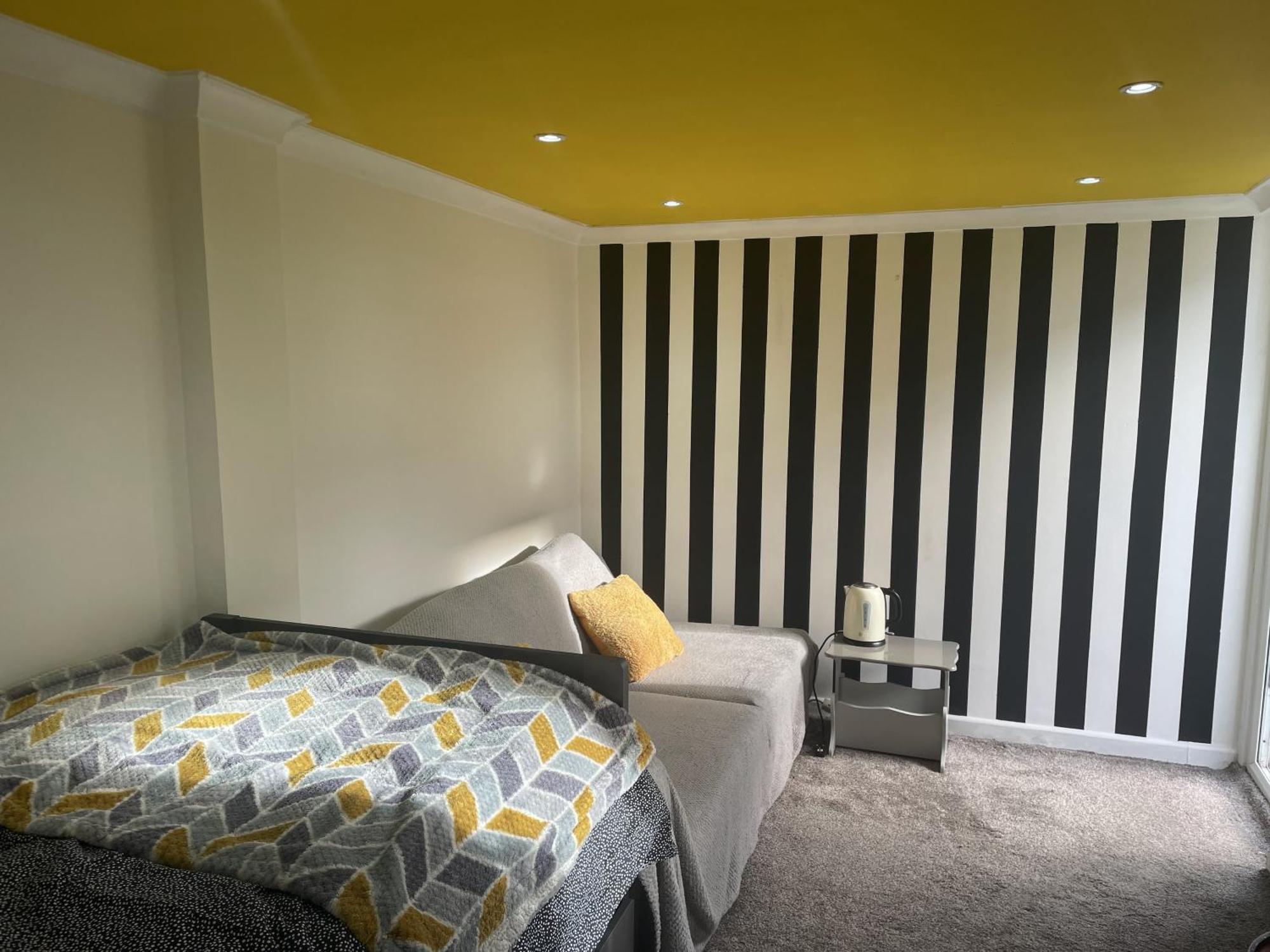 Beautiful Place To Live Near Heathrow Windsor Legoland & Free Parking Onsite Burnham  Dış mekan fotoğraf